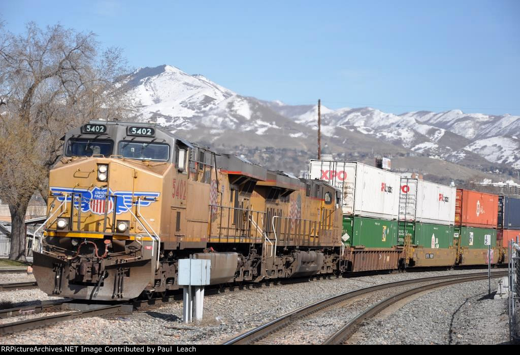 Intermodal rolls west